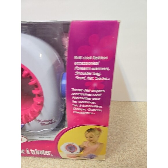 2010 Singer Knitting Machine w/2 Skeins Yarn - Knitting Machine Kid Toy Sealed - Picture 2 of 10